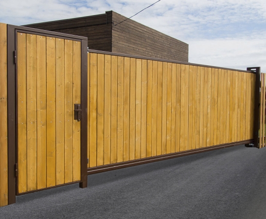 Деревянные ворота в Абинске